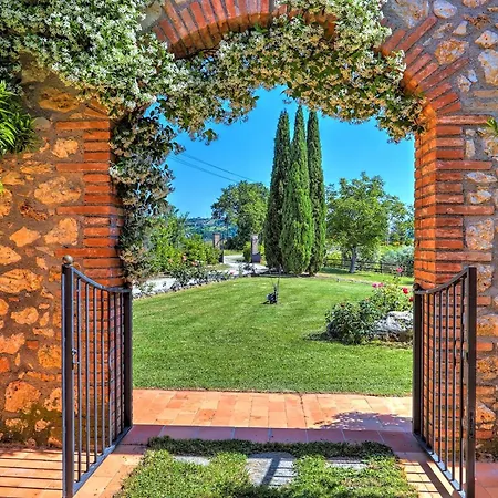 Casale Tre Cipressi 10, Emma * Amelia