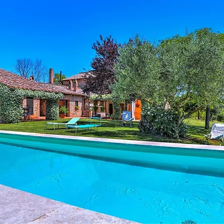 Villa Casale Tre Cipressi 10, Emma *