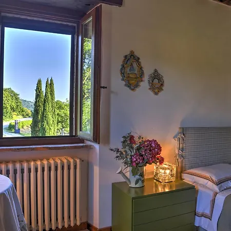 Casale Tre Cipressi 10, Emma *