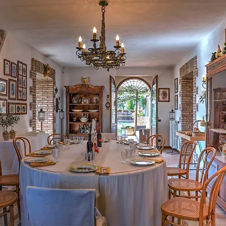 Casale Tre Cipressi 10, Emma Amelia